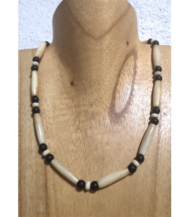 Collier en os et perles