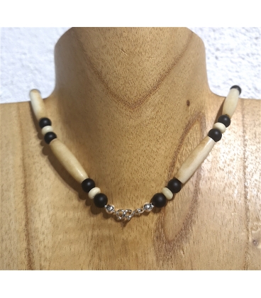 Collier en os et perles