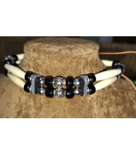 Collier en os et perles
