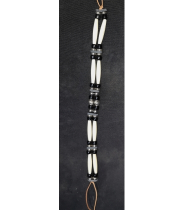 Collier en os et perles
