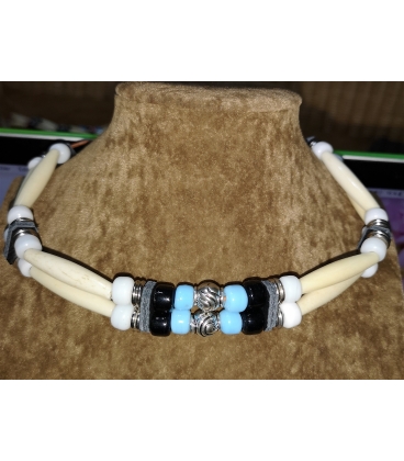 Collier en os et perles