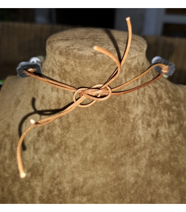 Collier en os et perles