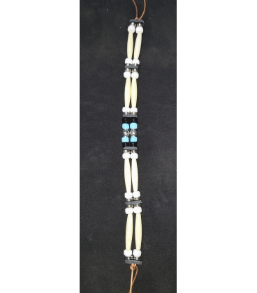 Collier en os et perles