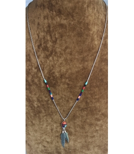 Collier zuni avec plumes