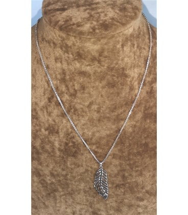 Collier fin avec pendentif plume