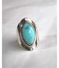Bague avec turquoise ovale