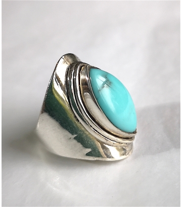 Bague avec turquoise ovale