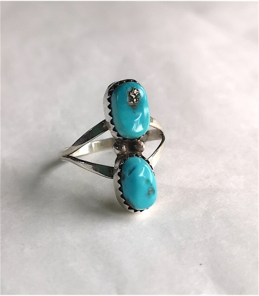 Bague avec deux turquoises