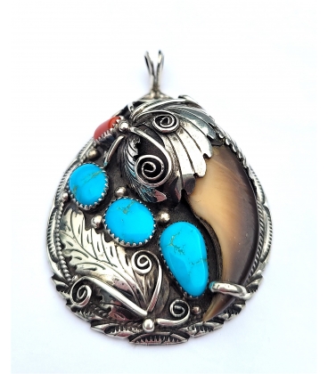 Pendentif griffe d'ours Corail et turquoises