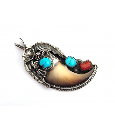 Pendentif en forme de griffe d'ours