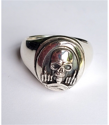 Bague chevalière tête de mort