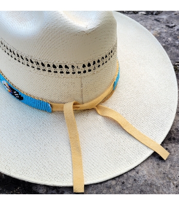 Tour de chapeau perlé sur cuir