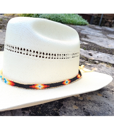 Tour de chapeau perlé sur cuir