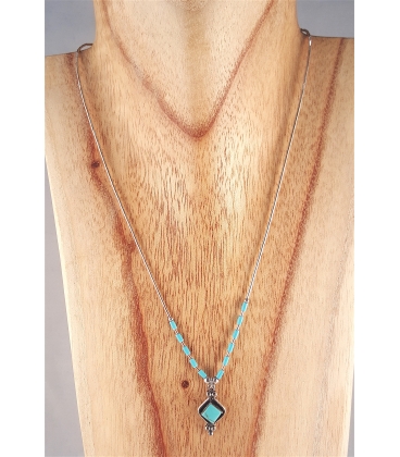 Collier avec turquoise en losange