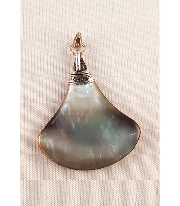 Pendentif en Corail et Nacre