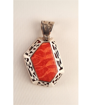 Pendentif avec Corail serti