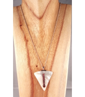 Chaine avec son pendentif en Nacre