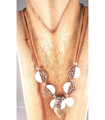 Collier perles bois et coquillage