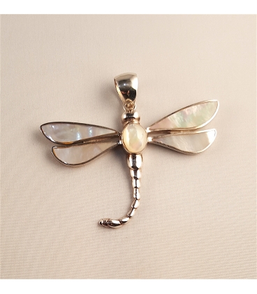 Pendentif libellule en nacre