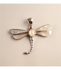 Pendentif libellule en nacre