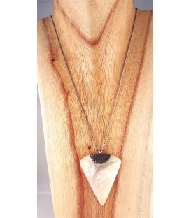 Collier avec pendentif triangle en nacre