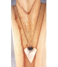 Collier avec pendentif triangle en nacre