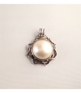 Pendentif en nacre et argent