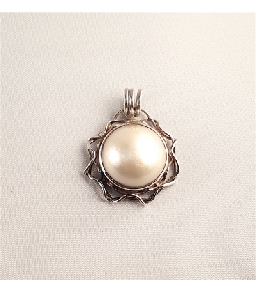 Pendentif en nacre et argent