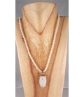 Collier en perles et son pendentif cristal de roche