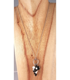 Collier en argent et son pendentif en perles